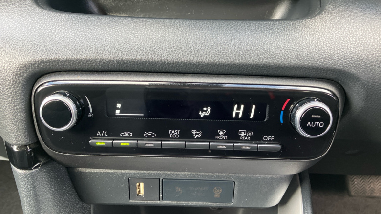 Toyota Yaris 1.5 Hybrid Design 5dr CVT Hybrid Hatchback